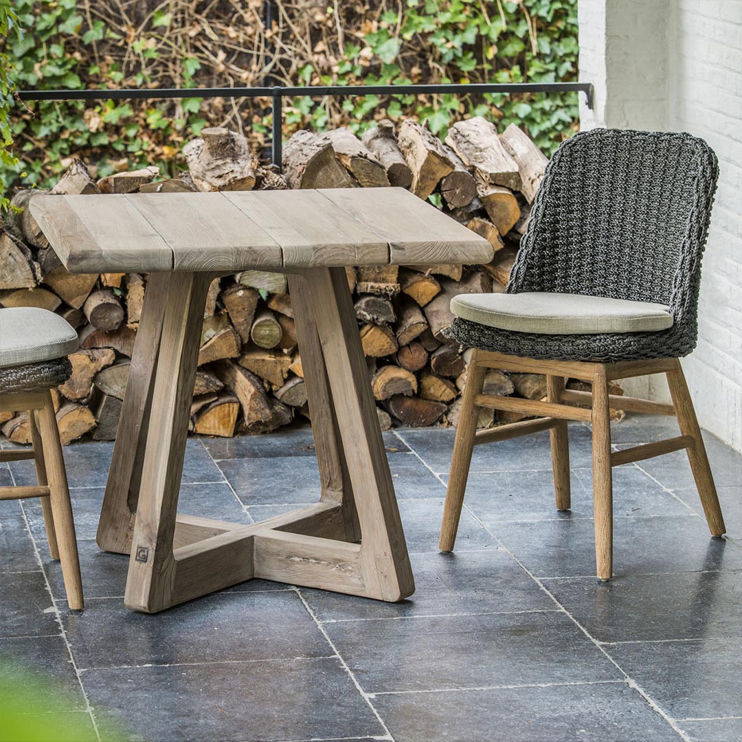 Dennis_square_table_front