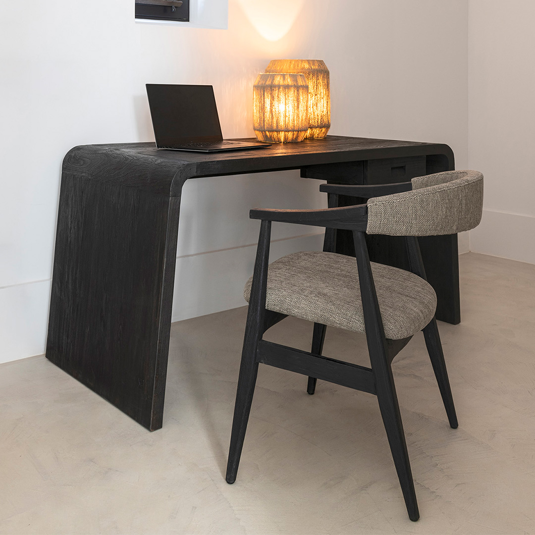 Vince_desk