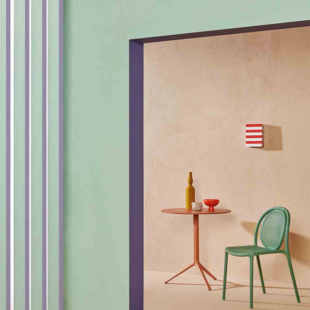 kourtis-contract-remind-chair