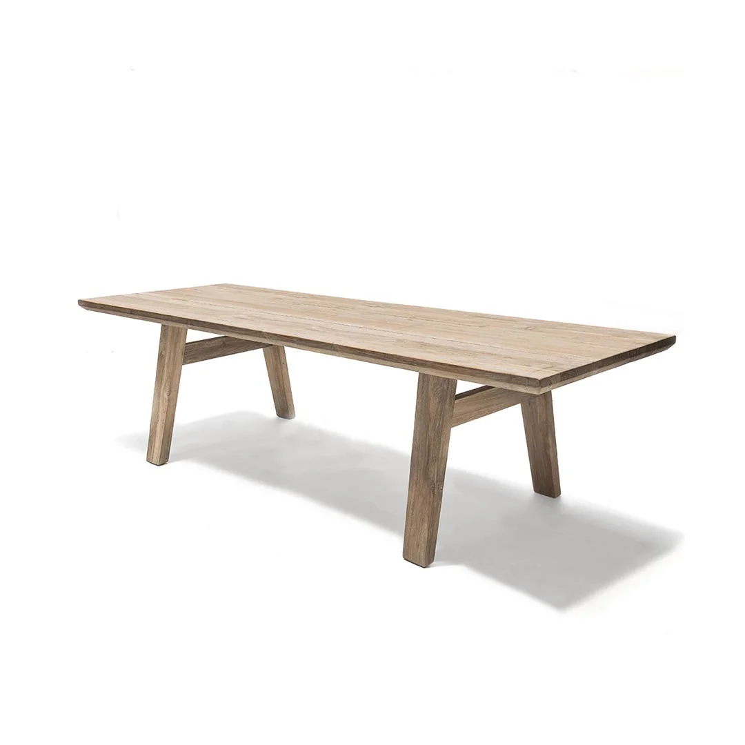 Mia_table_front