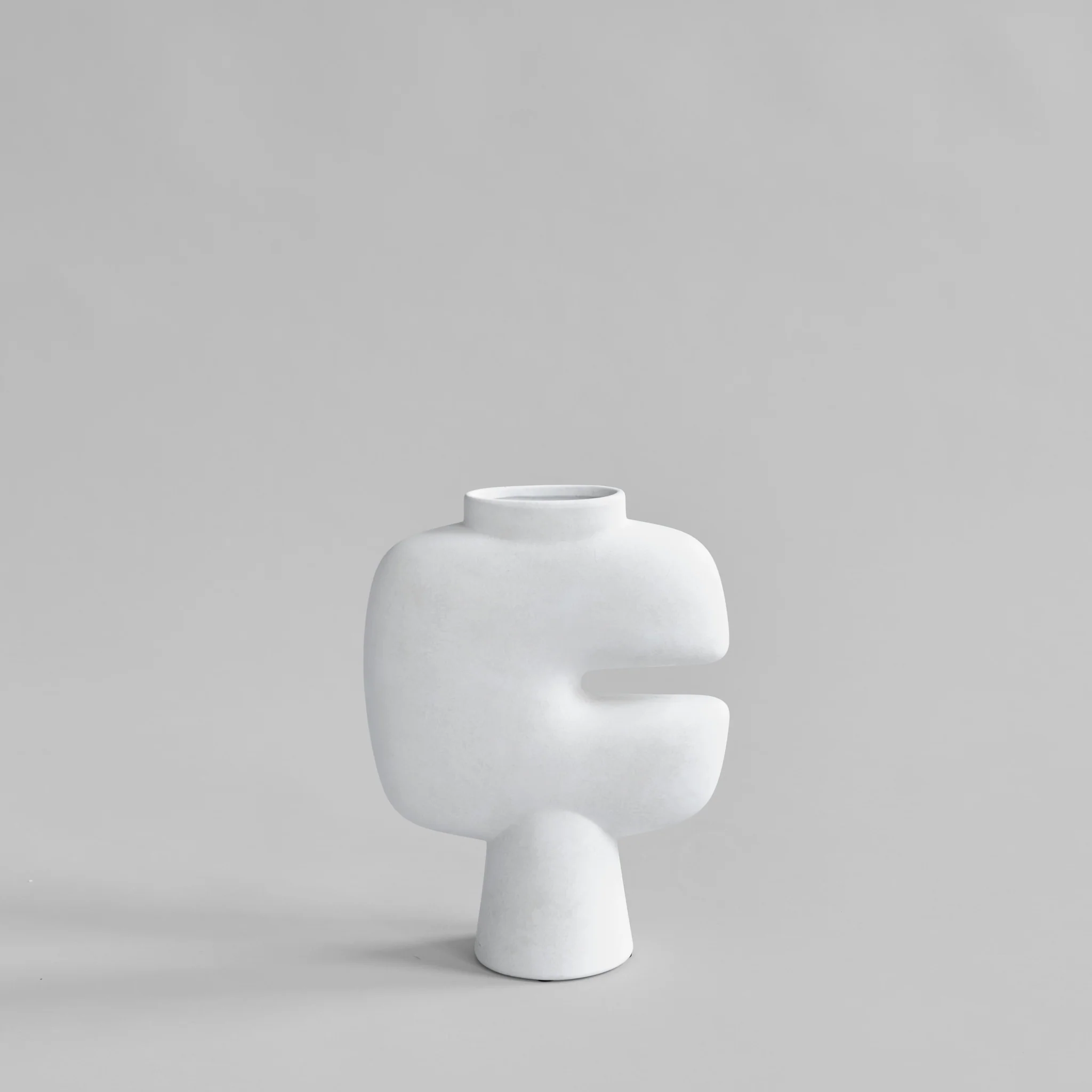 221003_-_Tribal_Vase_Medio_-_Bone_White_f7581d4b-f4db-47e3-84ad-fd7413452cdc