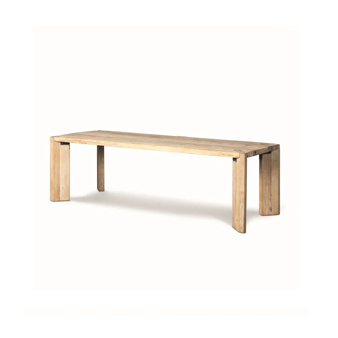Arvhie_gommaire_indoor_dining_table