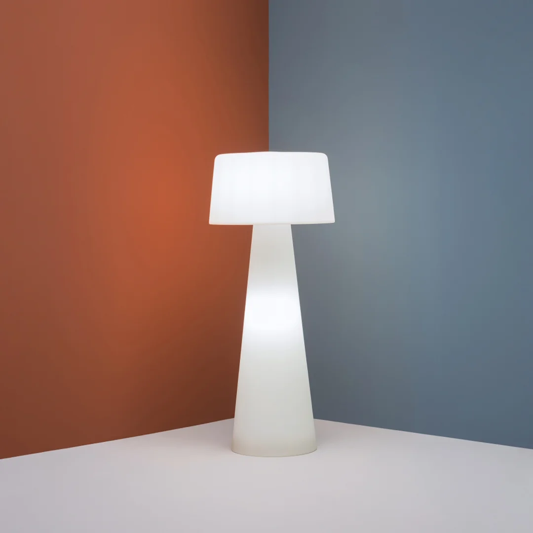 Outdoor Lighting_Time out_Floor Lamp_still-01