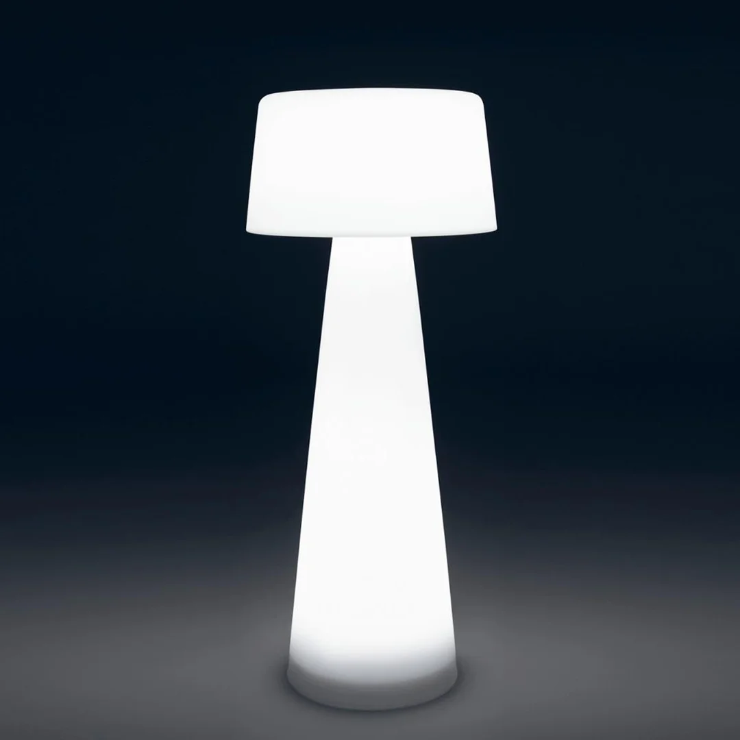 Outdoor Lighting_Time out_Floor Lamp_still-01