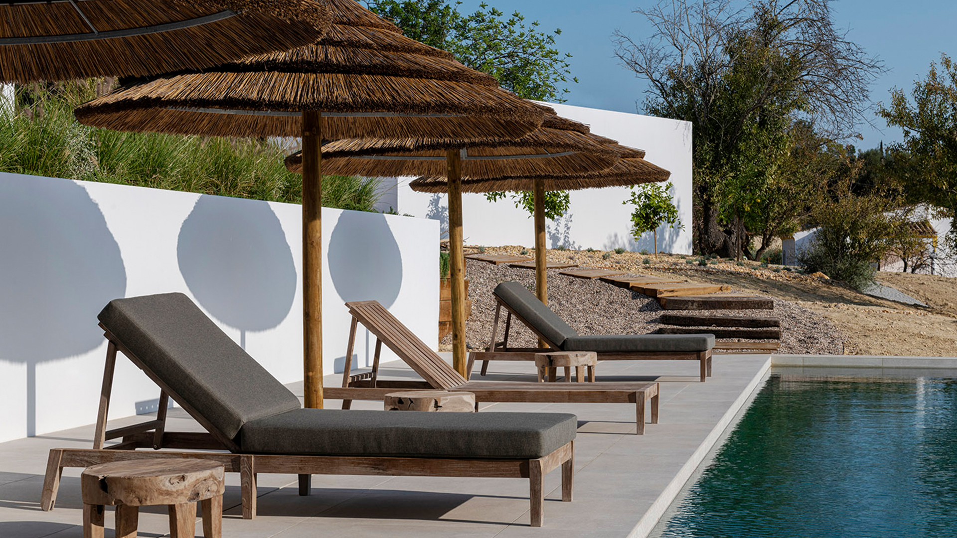 outdoor-loungers-1