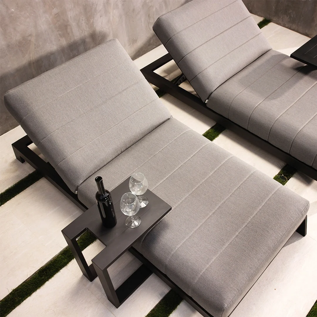 Bite_Outdoorbykourtis_sunlounger_black_1_front