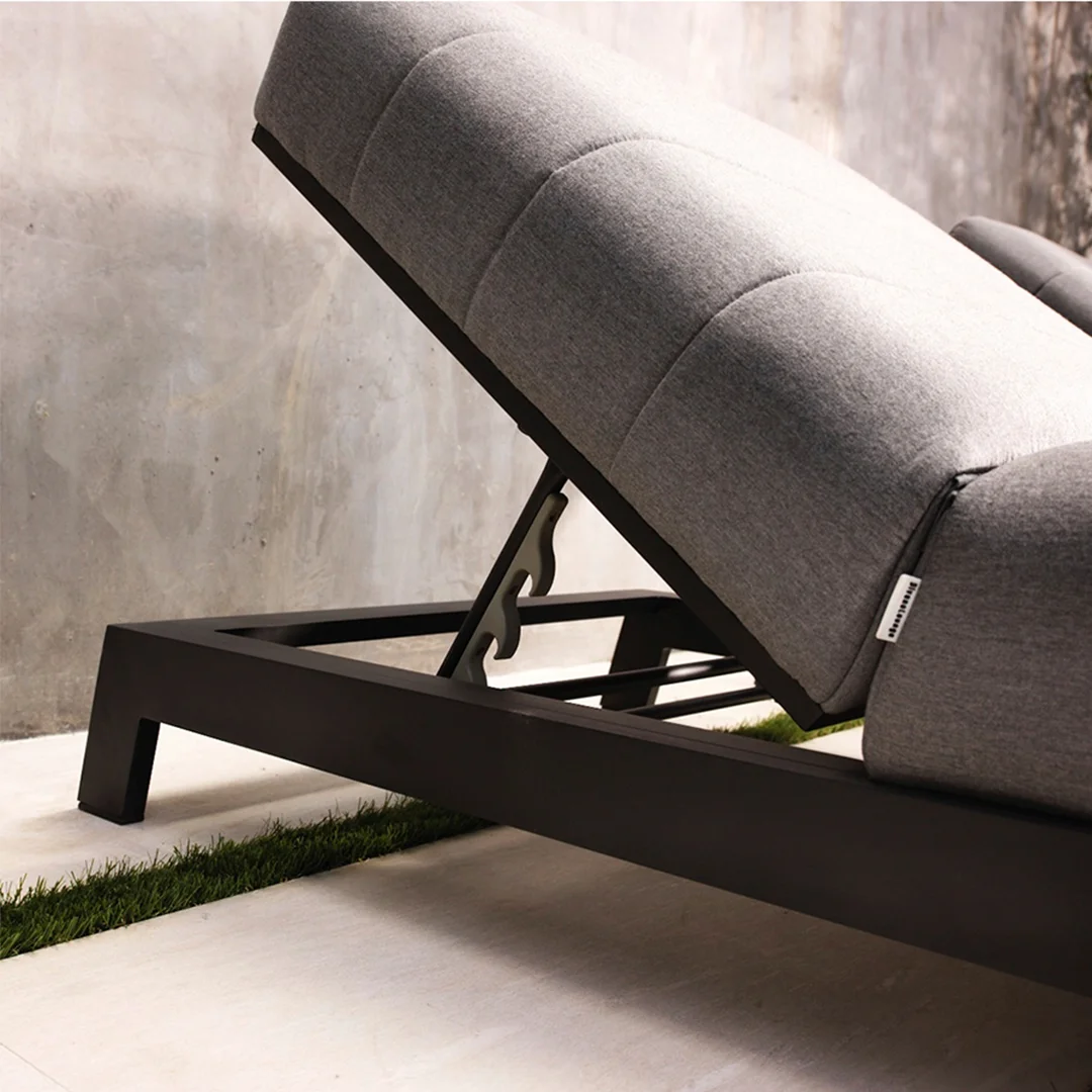 Bite_Outdoorbykourtis_sunlounger_black_1_front
