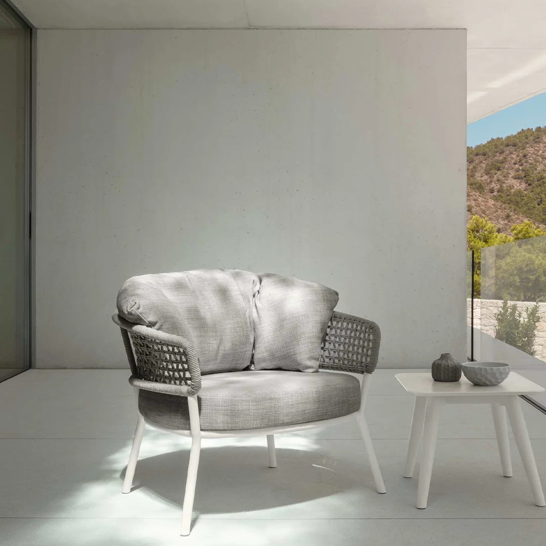 Moon Alu_Talenti_Lounge Chair_White Light Grey_C19-1160x620