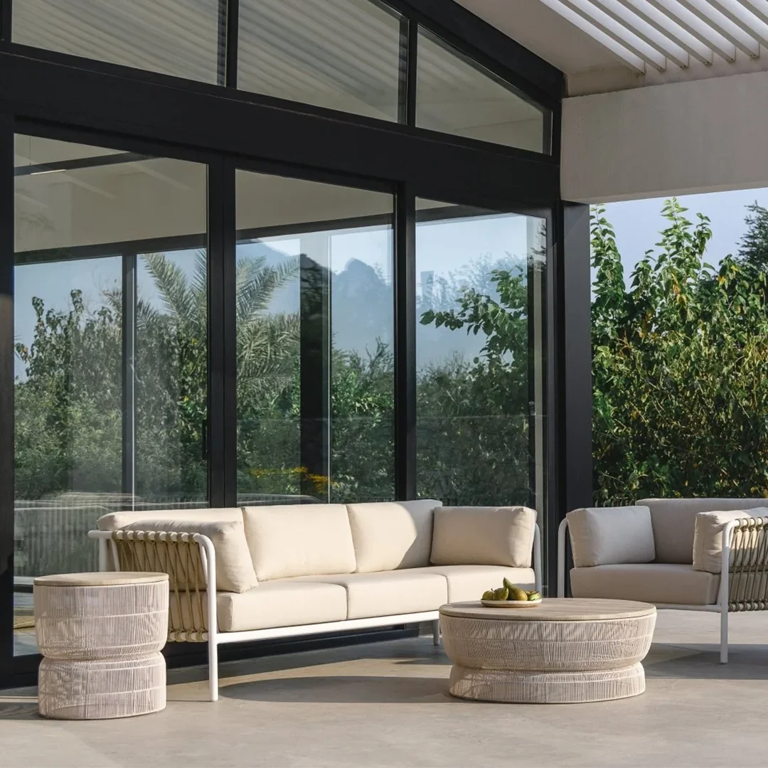 WO-DEBBIE-CT-TEAK_debbie_outdoorbykourtis